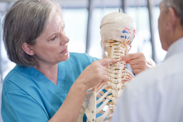 逐日科普 | 垂头吃饭伤颈椎，正确作念法是把碗端起来