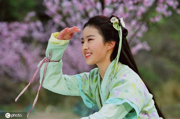 多看帅哥好意思女会使东说念主变的机灵？网友们对此有话说！